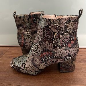Gianni Bini booties